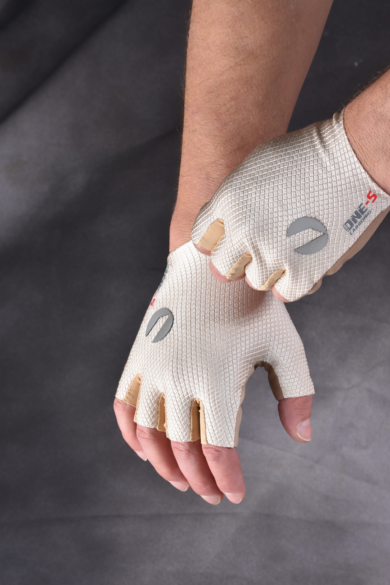 Luva Carbon Bege